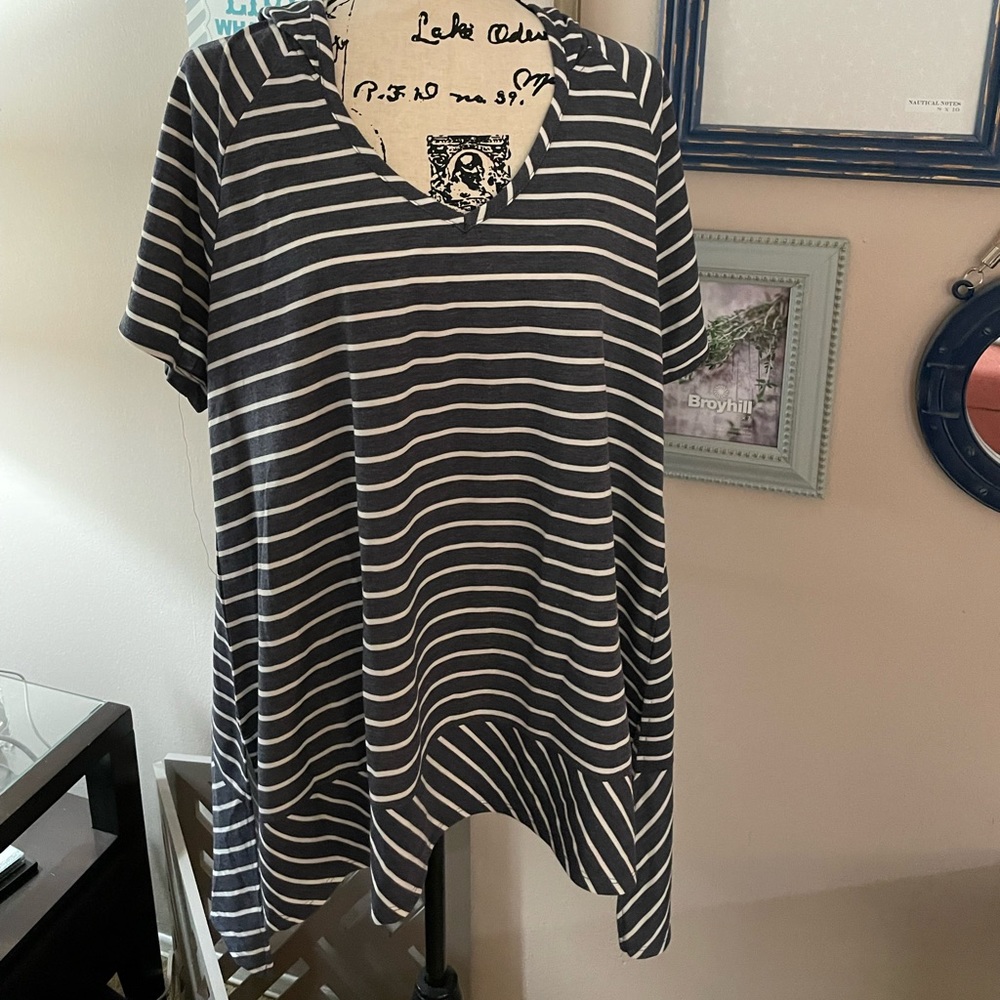 LIVI high low grey striped hoodie NWT size 18/20